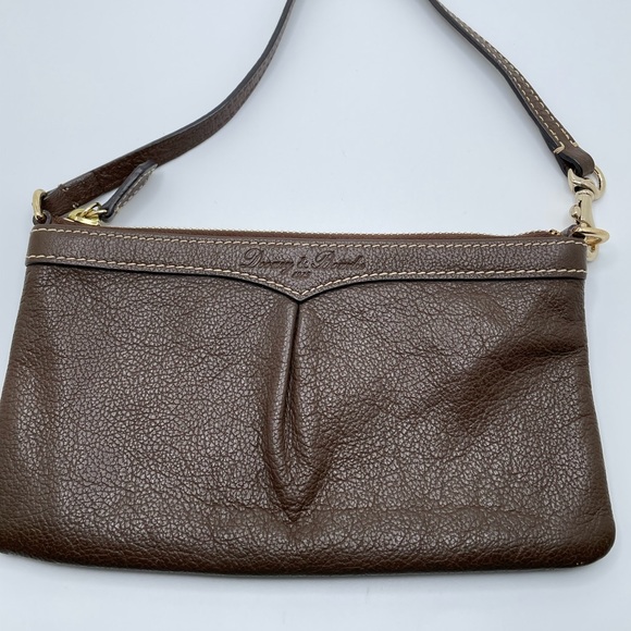 EUC Dooney & Bourke leather Wristlet - Picture 1 of 8